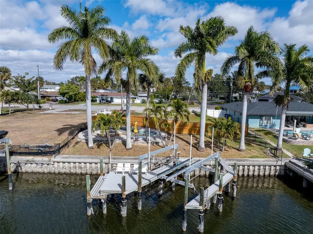 1336 40th Avenue NE St Petersburg FL 33703