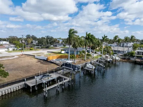 1336 40th Avenue NE St Petersburg FL 33703