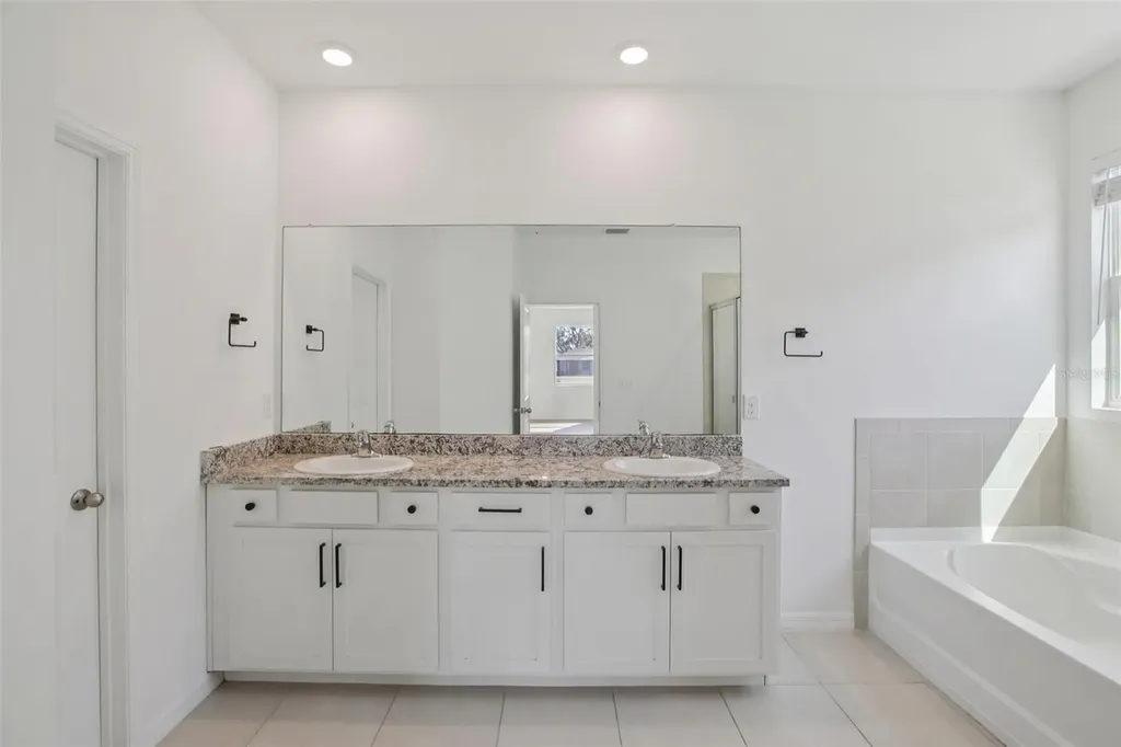 10747 Laxer Cay Loop San Antonio FL 33576