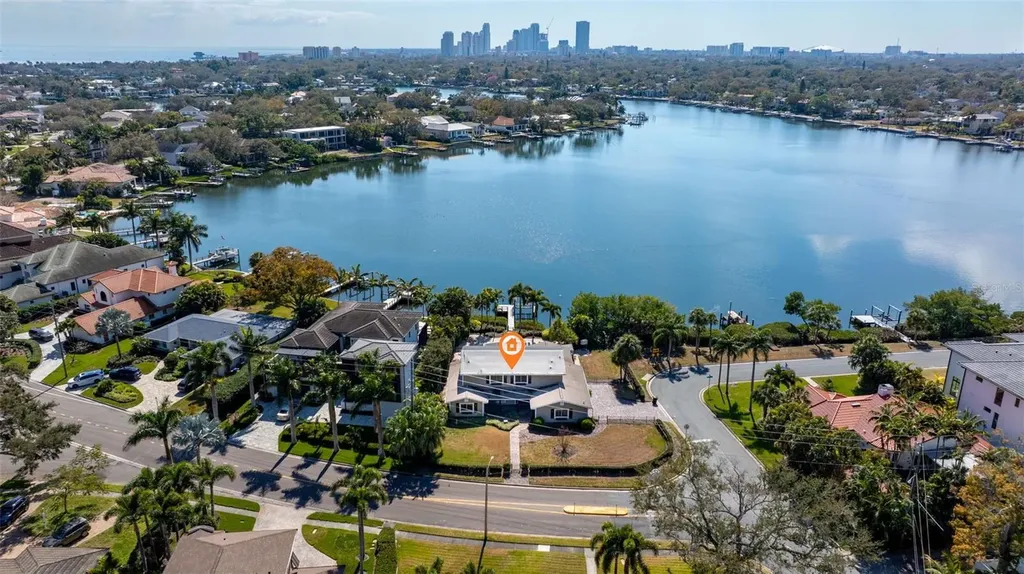 1392 Monterey Boulevard NE St Petersburg FL 33704
