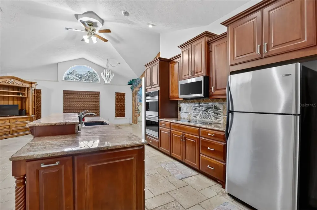 2725 W Charing Road Avon Park FL 33825