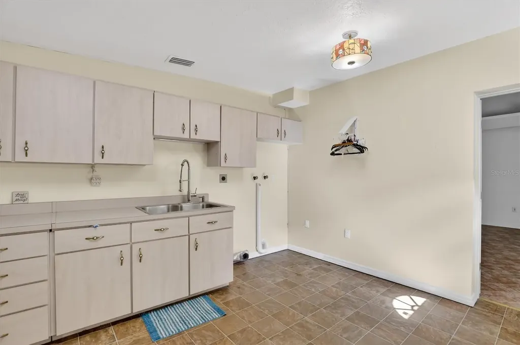 2725 W Charing Road Avon Park FL 33825