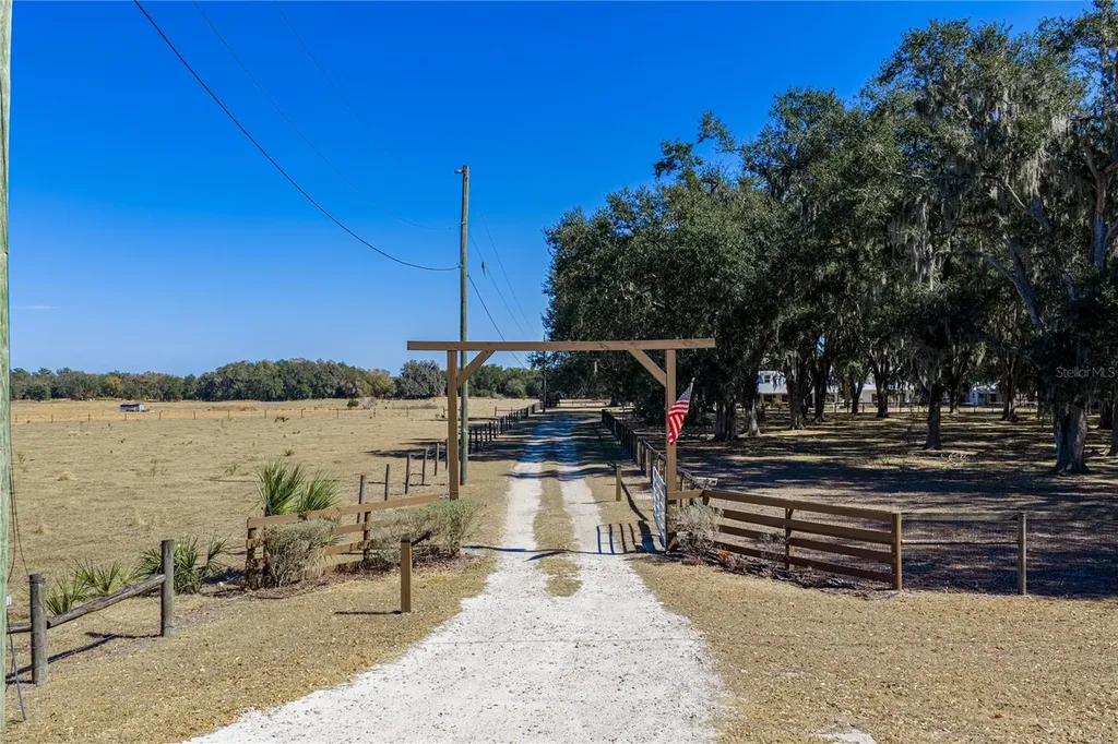 808 Old Welcome Road Lithia FL 33547