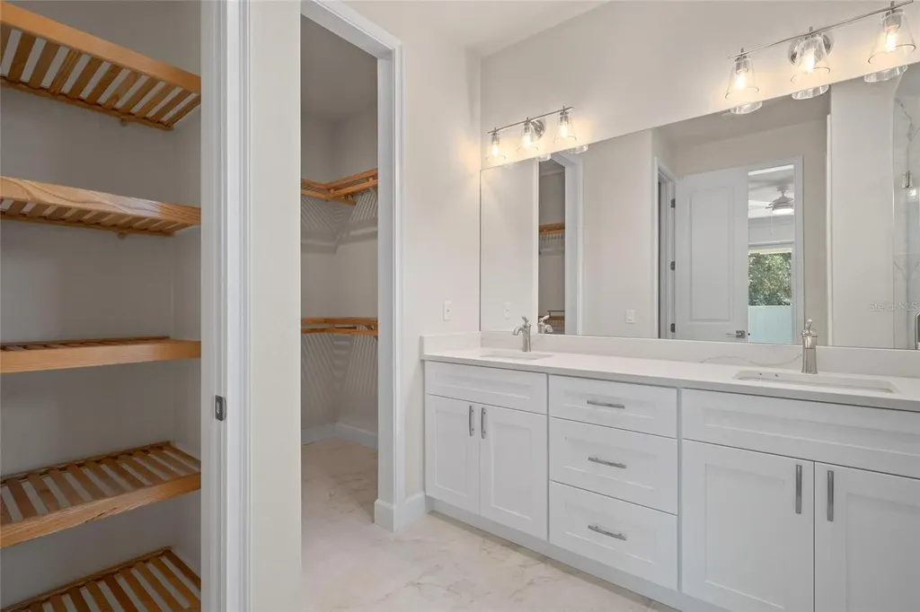 199 E Live Oak Street Tarpon Springs FL 34689