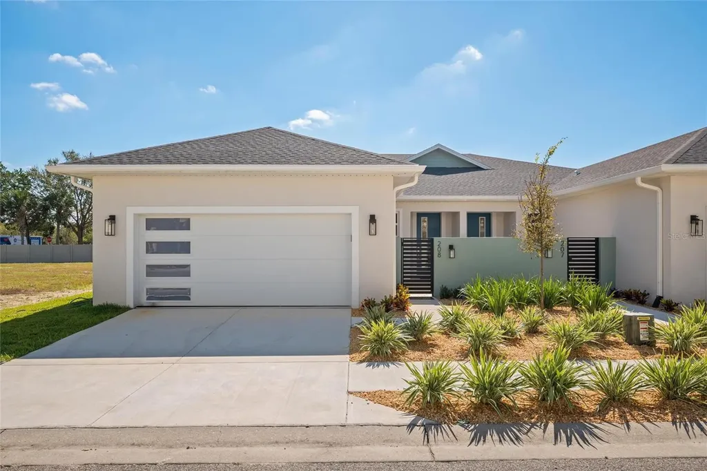 199 E Live Oak Street Tarpon Springs FL 34689