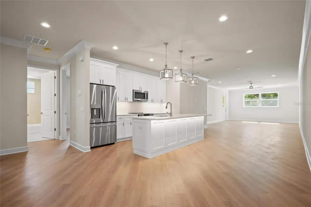 199 E Live Oak Street Tarpon Springs FL 34689