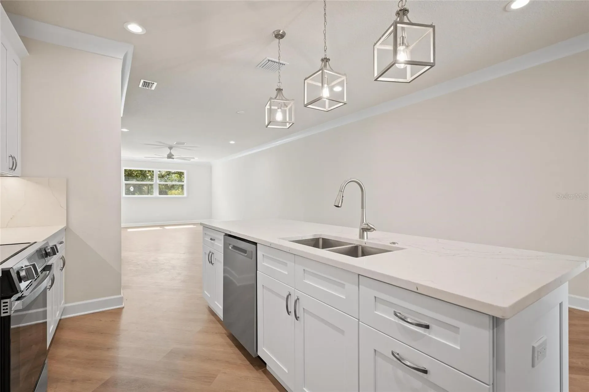 199 E Live Oak Street Tarpon Springs FL 34689
