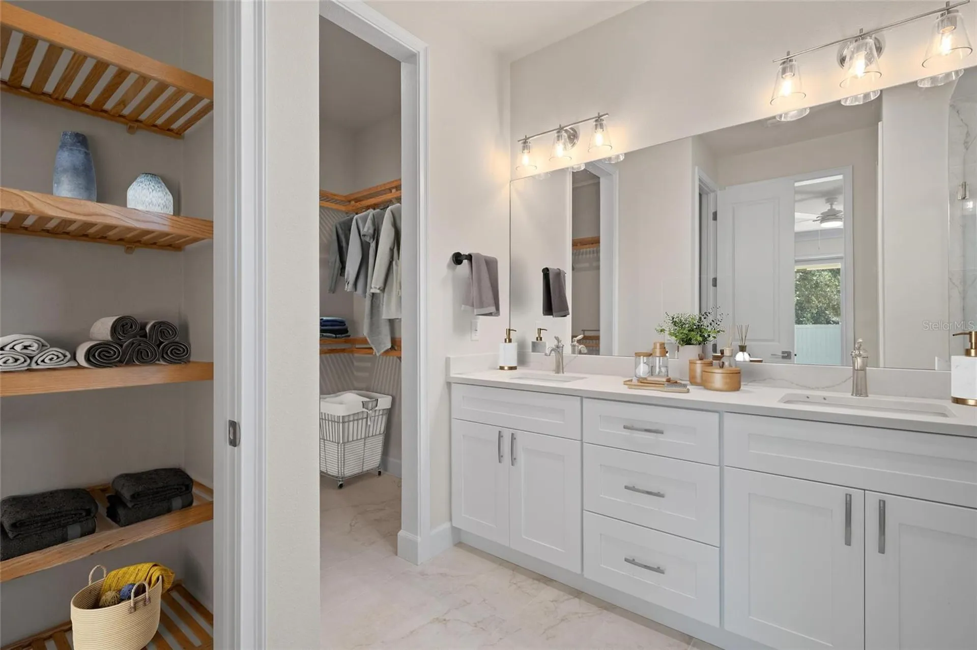 199 E Live Oak Street Tarpon Springs FL 34689
