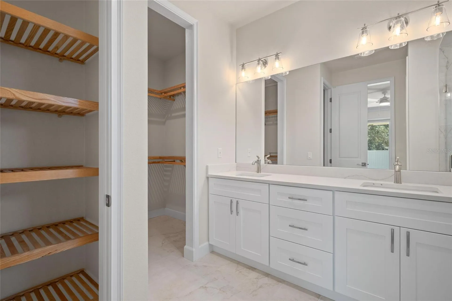 199 E Live Oak Street Tarpon Springs FL 34689