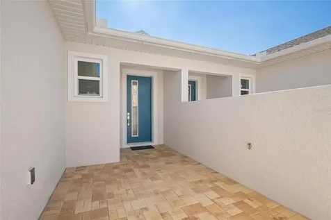 199 E Live Oak Street Tarpon Springs FL 34689