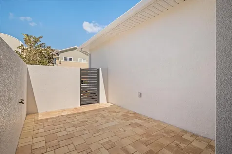 199 E Live Oak Street Tarpon Springs FL 34689