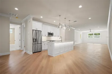 199 E Live Oak Street Tarpon Springs FL 34689