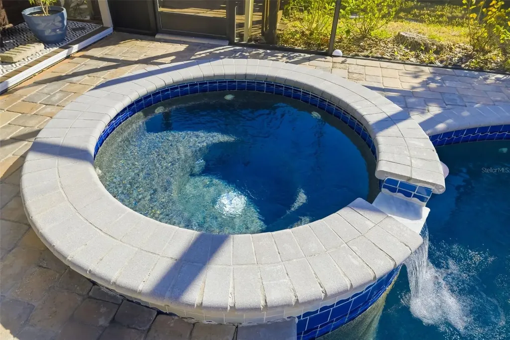 8072 Glenbrooke Lane Sarasota FL 34243