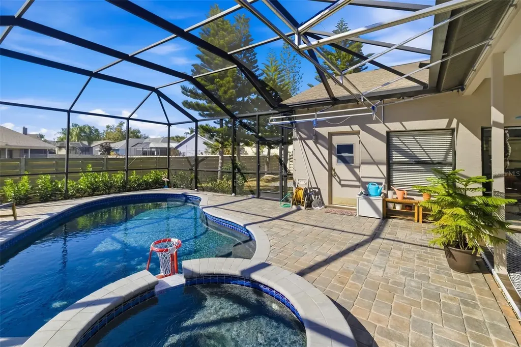 8072 Glenbrooke Lane Sarasota FL 34243