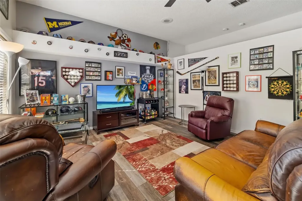 8072 Glenbrooke Lane Sarasota FL 34243