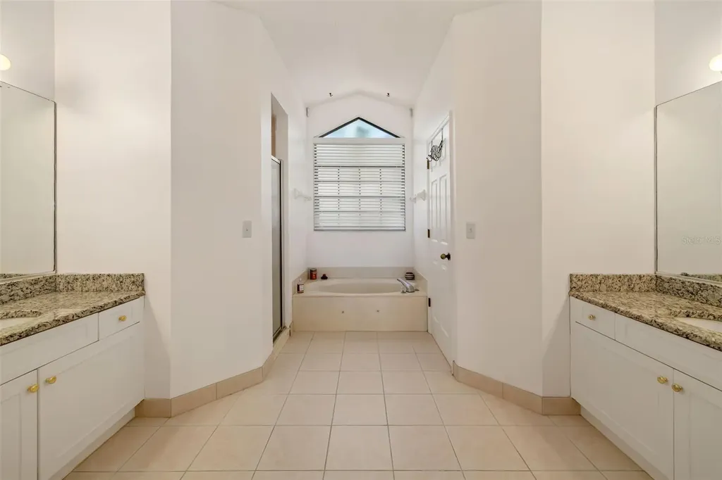 8072 Glenbrooke Lane Sarasota FL 34243