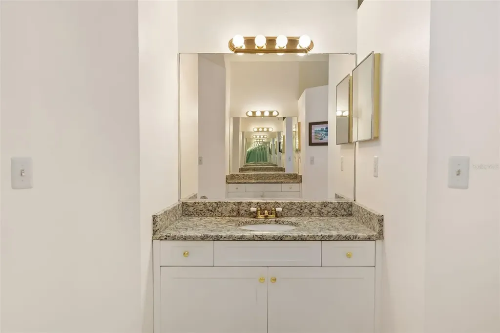8072 Glenbrooke Lane Sarasota FL 34243