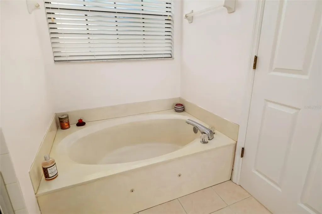 8072 Glenbrooke Lane Sarasota FL 34243
