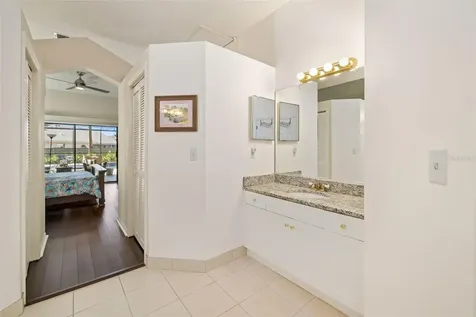 8072 Glenbrooke Lane Sarasota FL 34243
