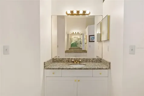 8072 Glenbrooke Lane Sarasota FL 34243