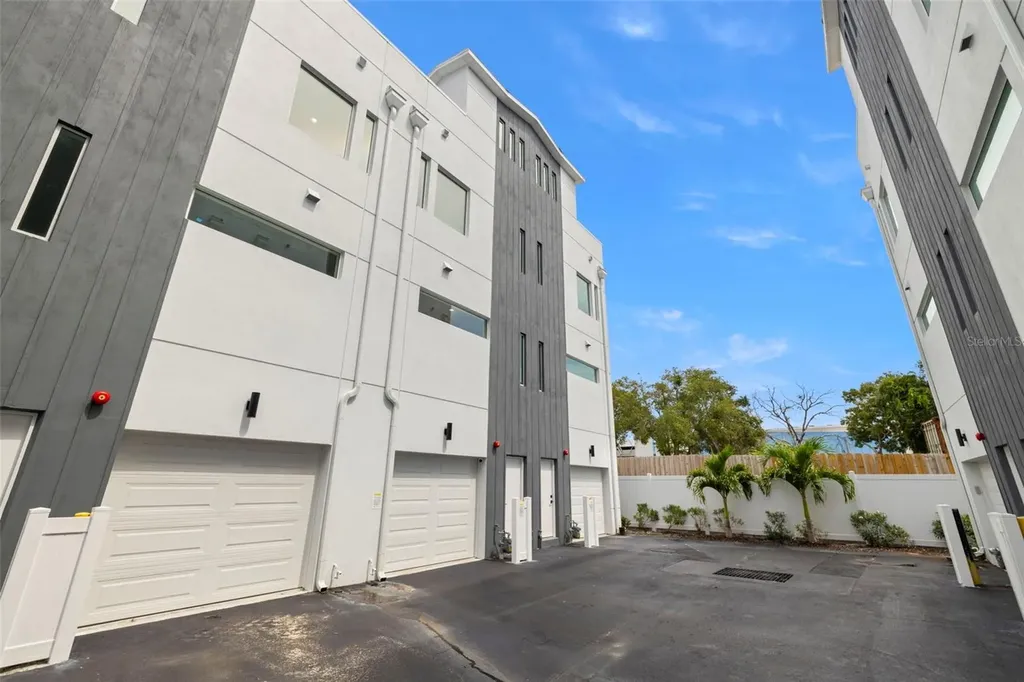 865 S 6 Avenue S St Petersburg FL 33701