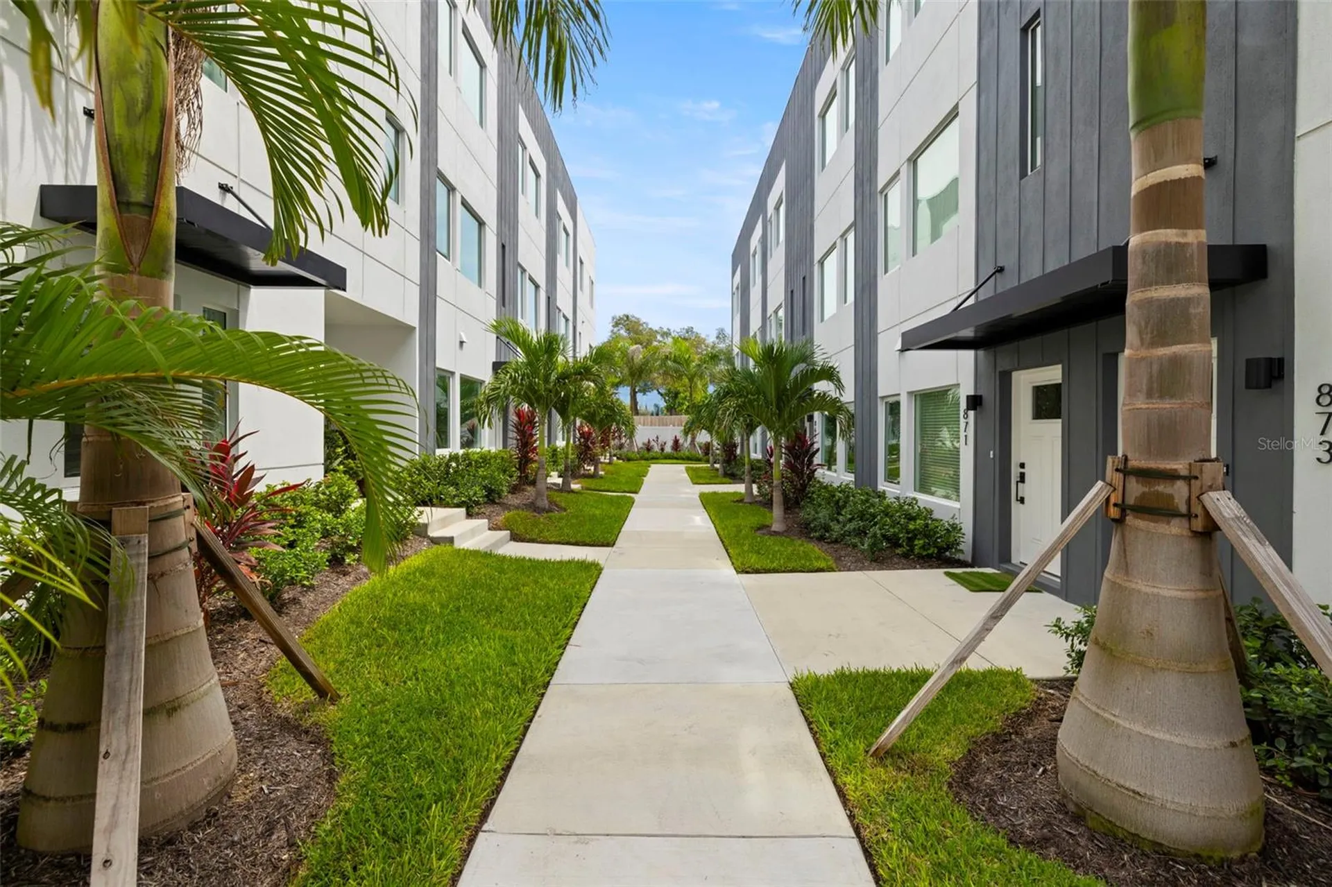 865 S 6 Avenue S St Petersburg FL 33701