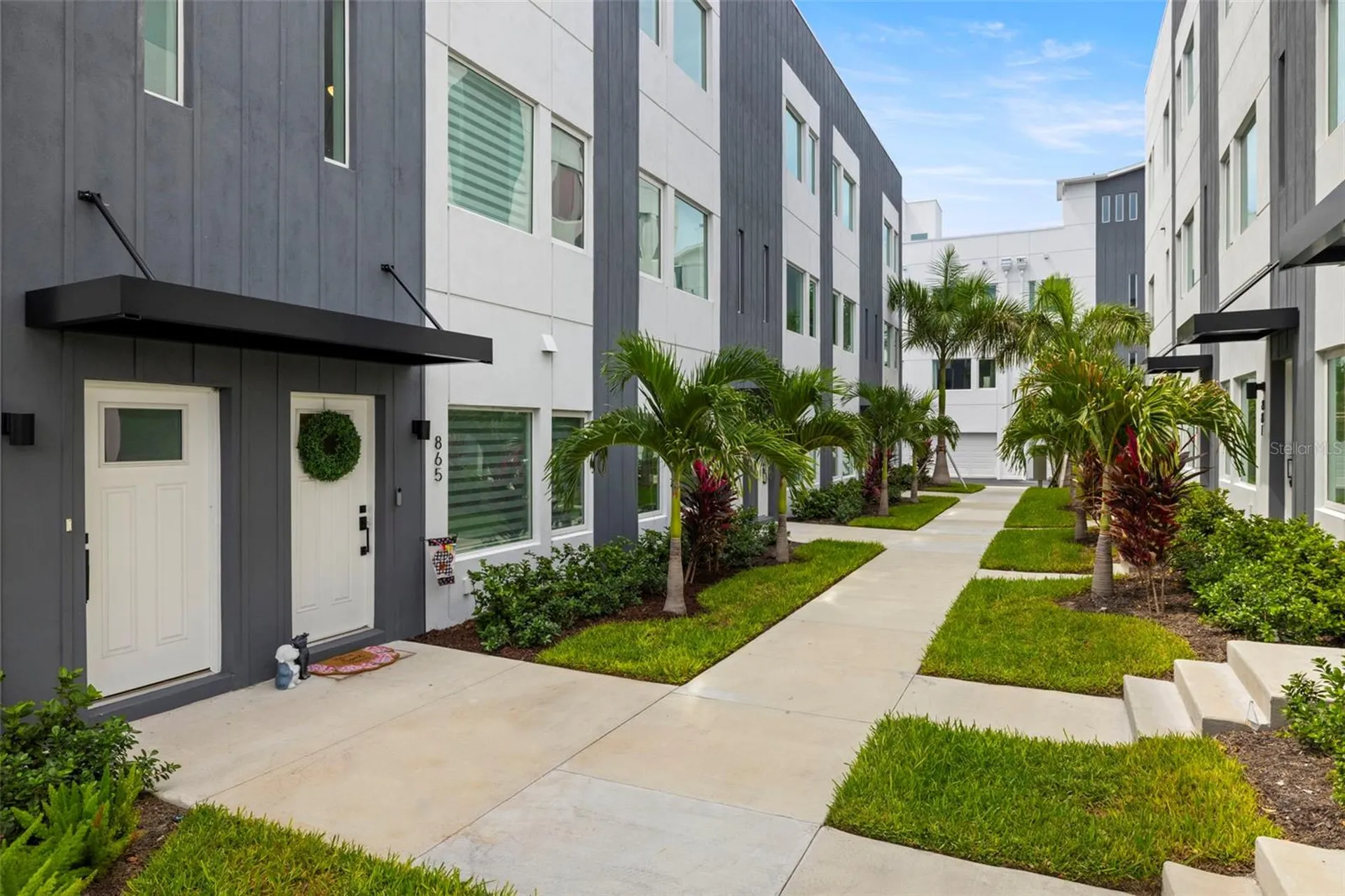 865 S 6 Avenue S St Petersburg FL 33701