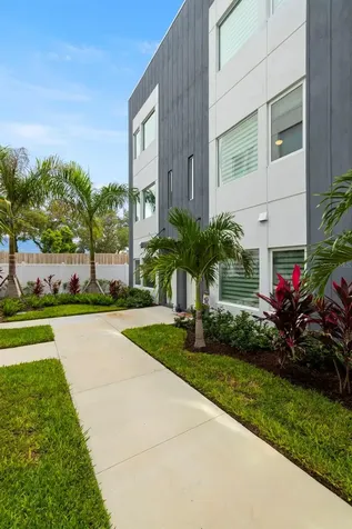 865 S 6 Avenue S St Petersburg FL 33701