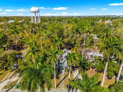 2726 8th Avenue W Bradenton FL 34205