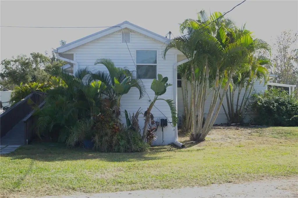 1007 77th Street E Palmetto FL 34221
