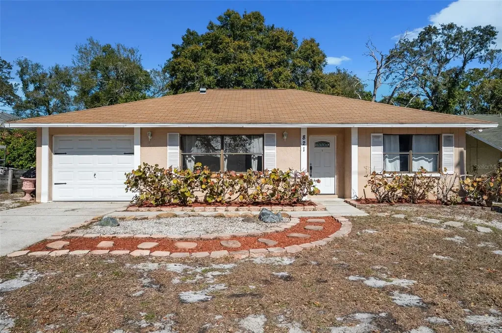 821 Pine Street Tarpon Springs FL 34689