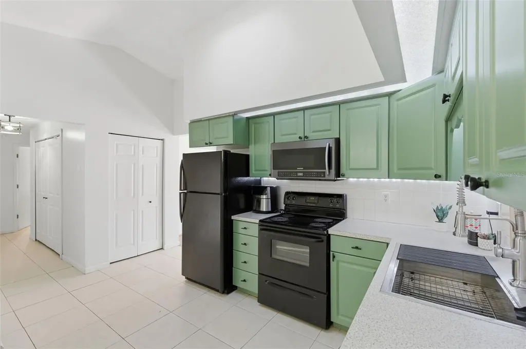 821 Pine Street Tarpon Springs FL 34689