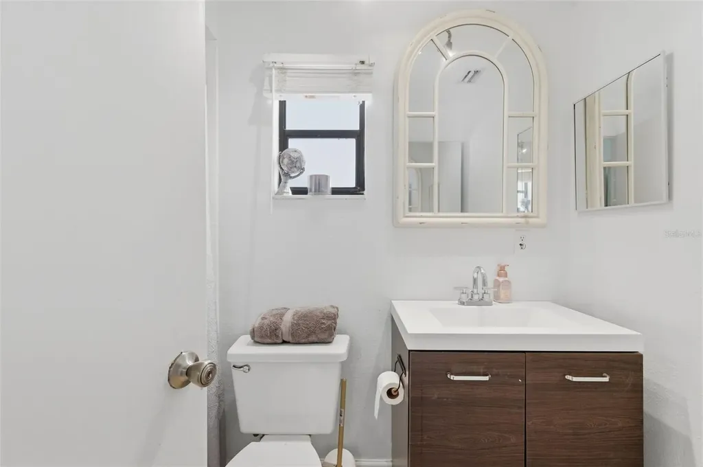821 Pine Street Tarpon Springs FL 34689