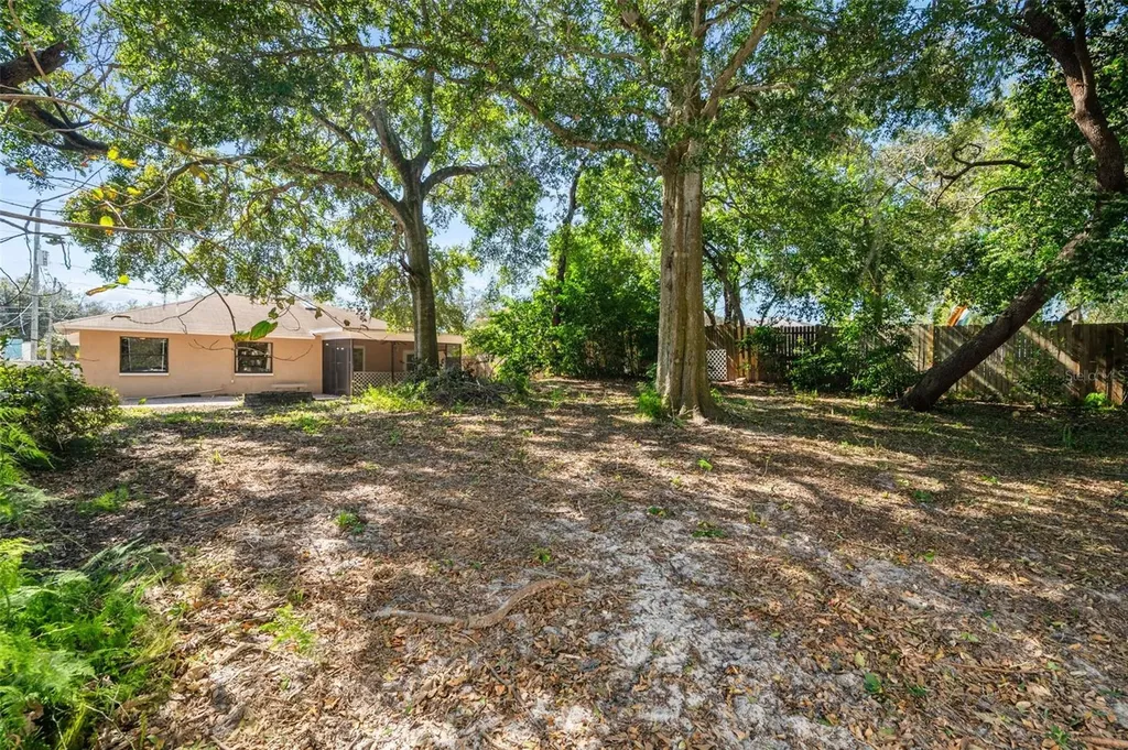 821 Pine Street Tarpon Springs FL 34689