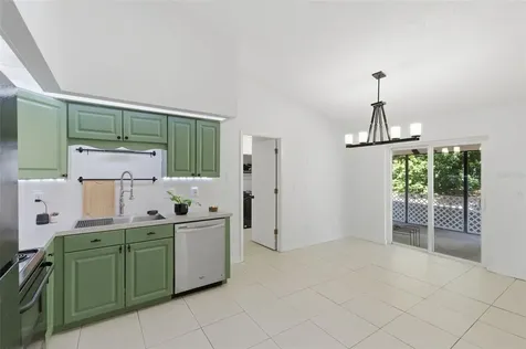 821 Pine Street Tarpon Springs FL 34689