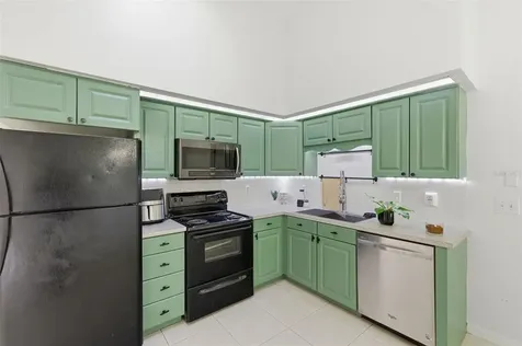 821 Pine Street Tarpon Springs FL 34689