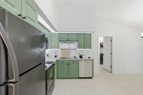 821 Pine Street Tarpon Springs FL 34689