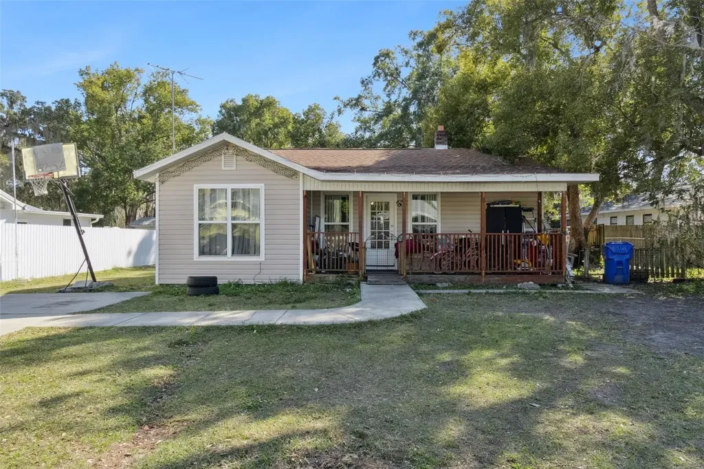 310 E Magnolia Street Kissimmee FL 34744