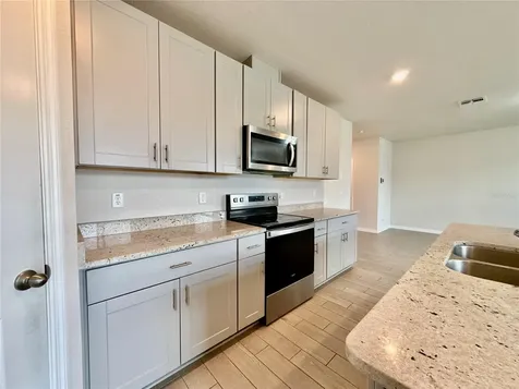 3204 Fresno Place Zephyrhills FL 33541
