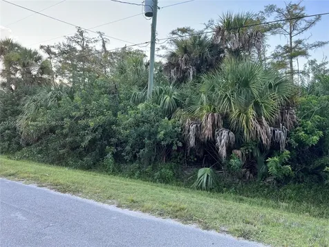 2521 20th Avenue NE Naples FL 34120