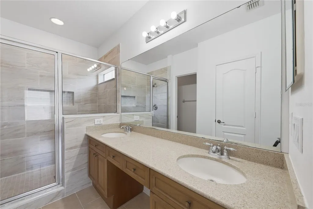 3115 Capri Isle Way Orlando FL 32835