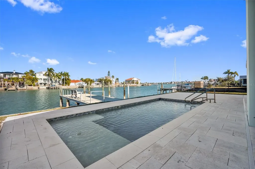 11145 4th Street E Treasure Island FL 33706