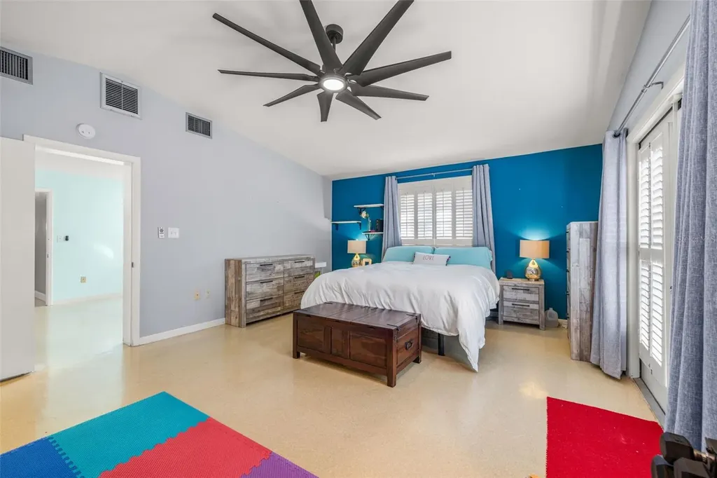 744 63rd Avenue N St Petersburg FL 33702