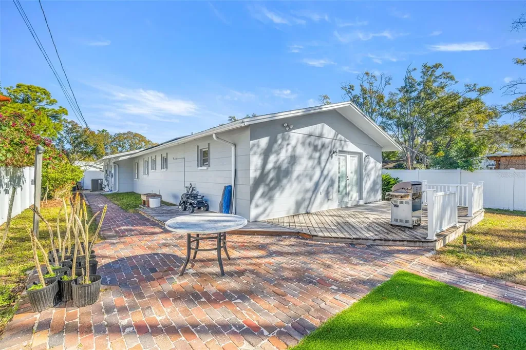 744 63rd Avenue N St Petersburg FL 33702