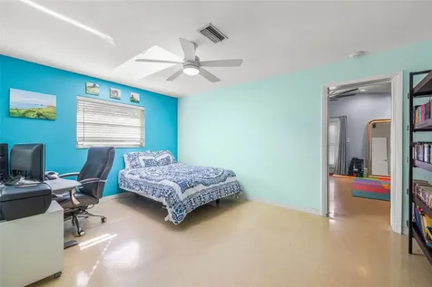 744 63rd Avenue N St Petersburg FL 33702