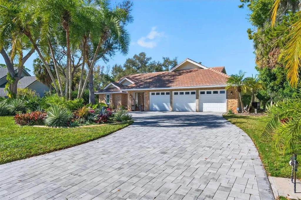 2392 Landings Circle Bradenton FL 34209