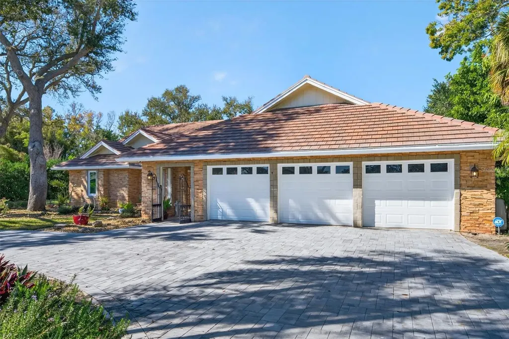 2392 Landings Circle Bradenton FL 34209