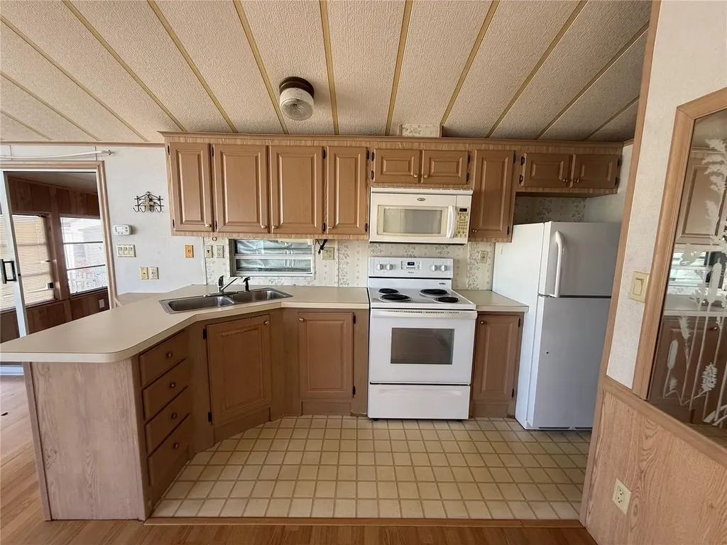 9514 Black Bear Drive Weeki Wachee FL 34613