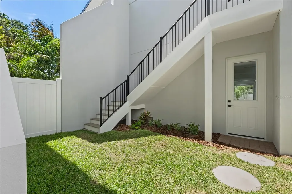 429 11th Avenue S St Petersburg FL 33701