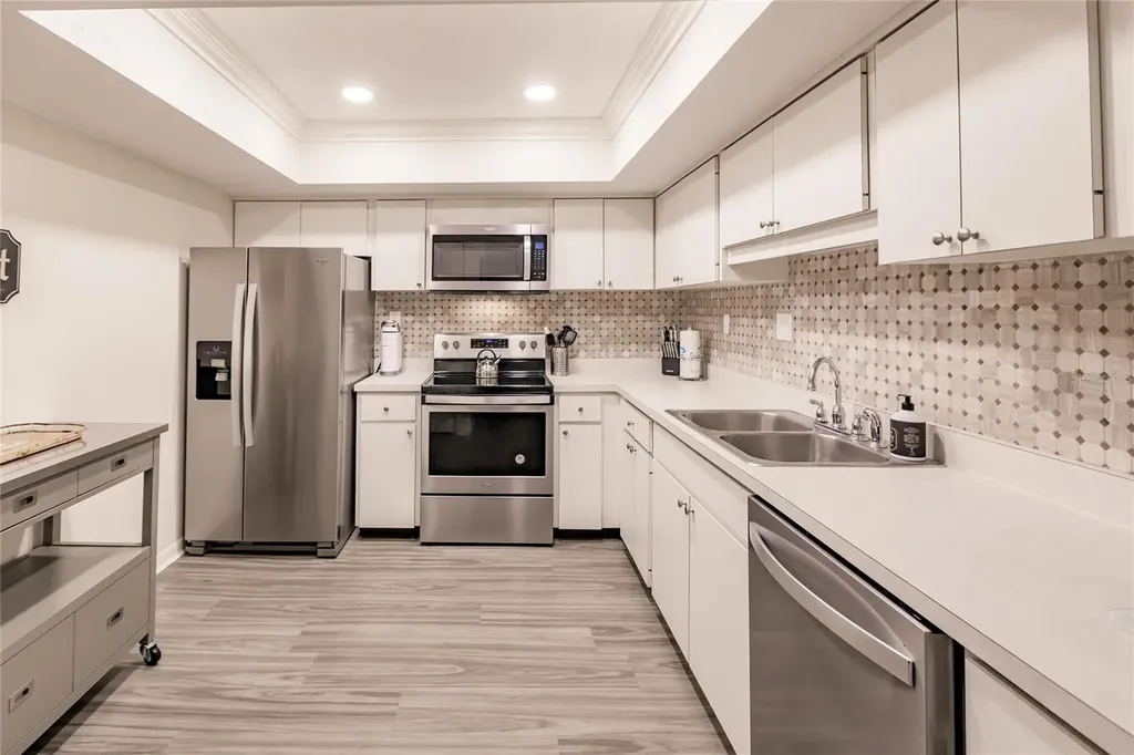 1055 W Peppertree Drive Sarasota FL 34242